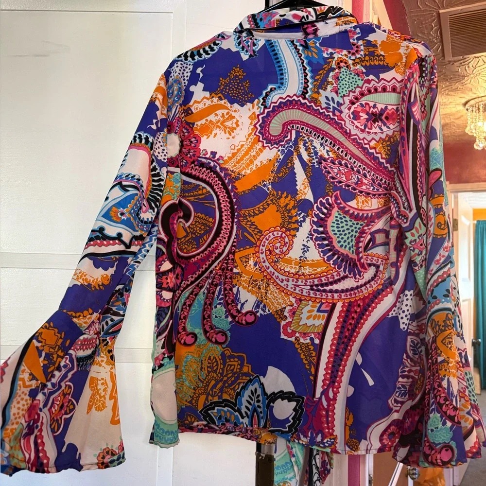Colorful Paisley Blouse with Bell Sleeves Brand New - Picture 10 of 10